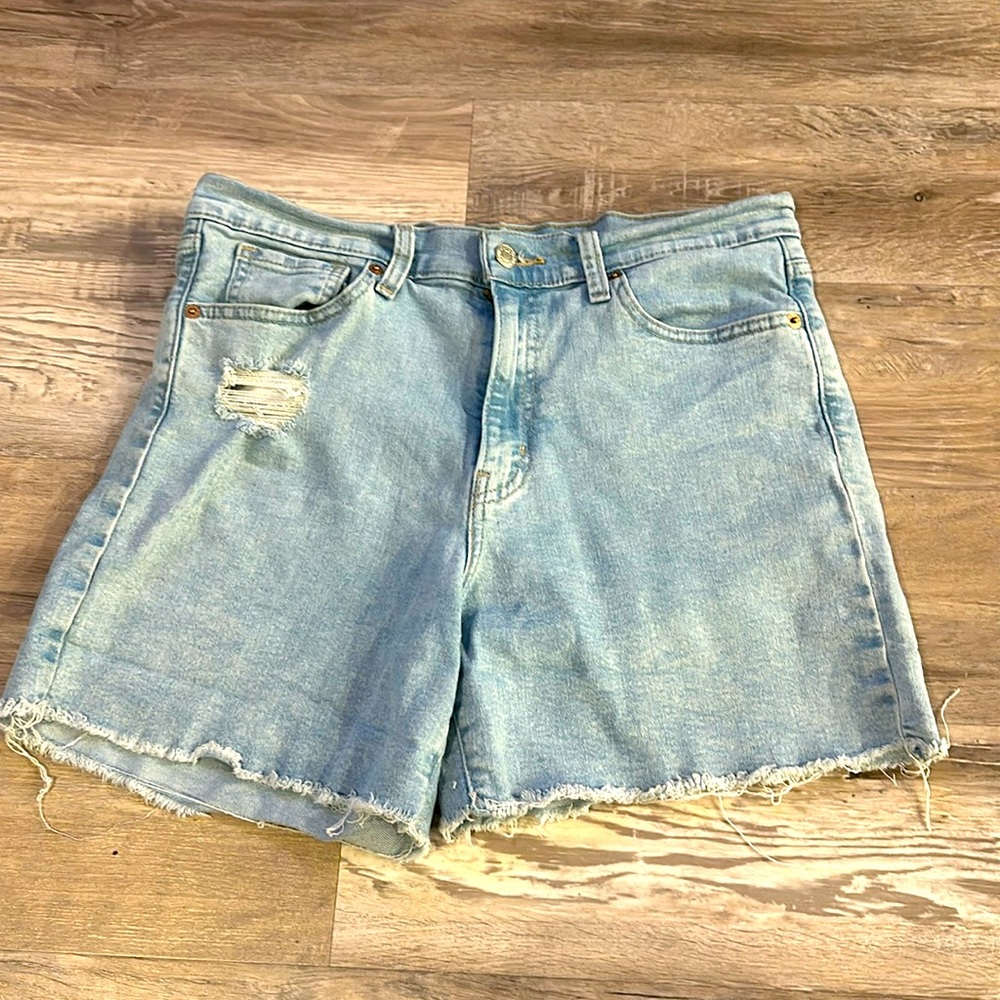 Denizen from Levi’s vintage high rise shorts size 8/29